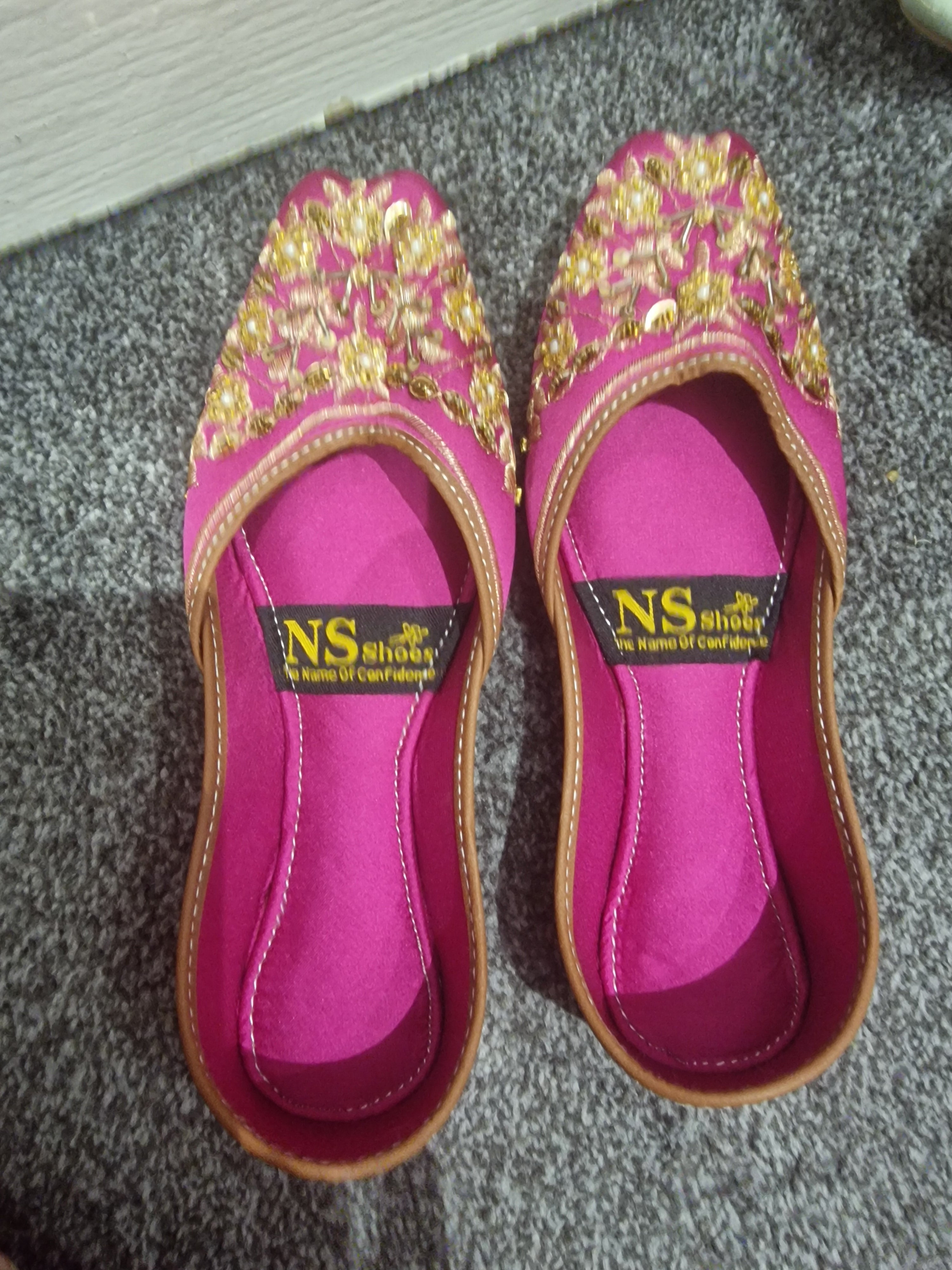 Embroidered khussa-05